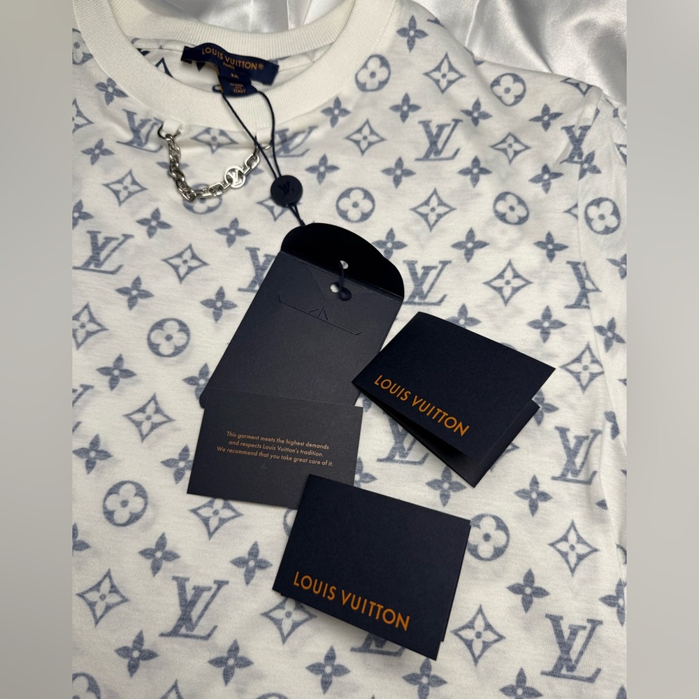 Louis Vuitton Escale Monogram Printed T-Shirt - Picture 14 of 16